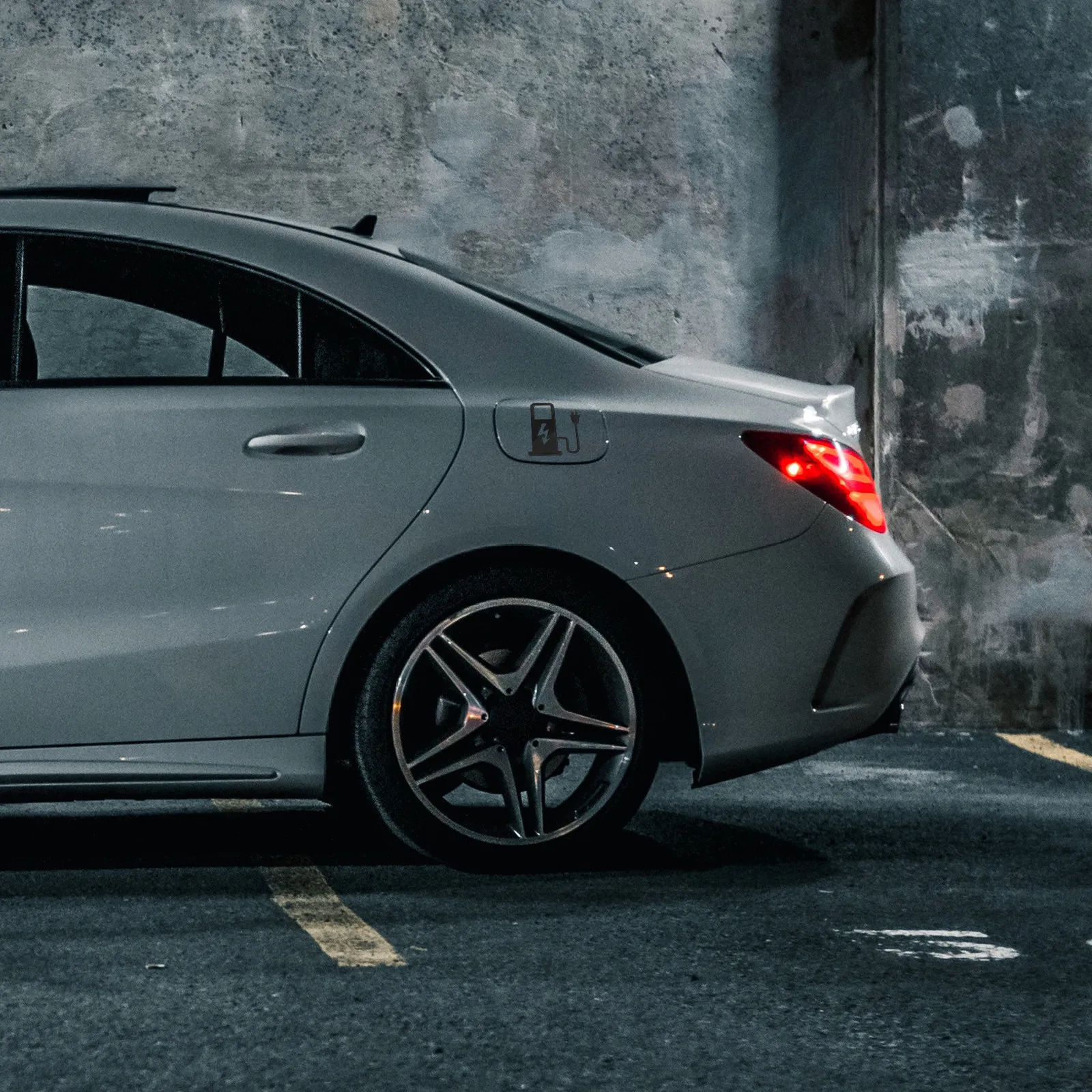 

Car Charging Reminder Sticker Vehicle Charging Decal for Tank Lid Waterproof Plastic Auto Sticker Decorative Ev Identification