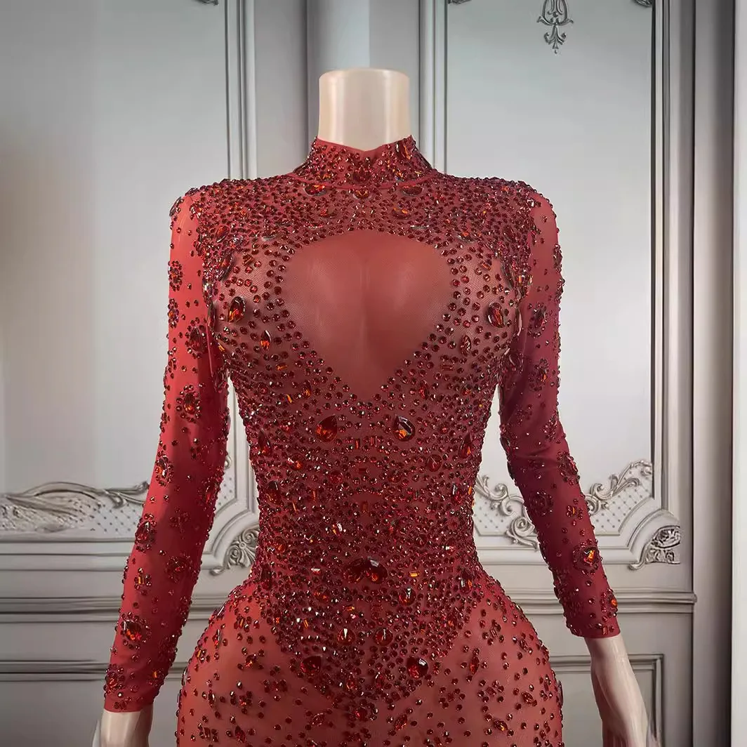 Abito in piume a maniche lunghe con strass Compleanno con diamanti Festeggia il lussuoso costume da ballerina Abito da sposa lampeggiante