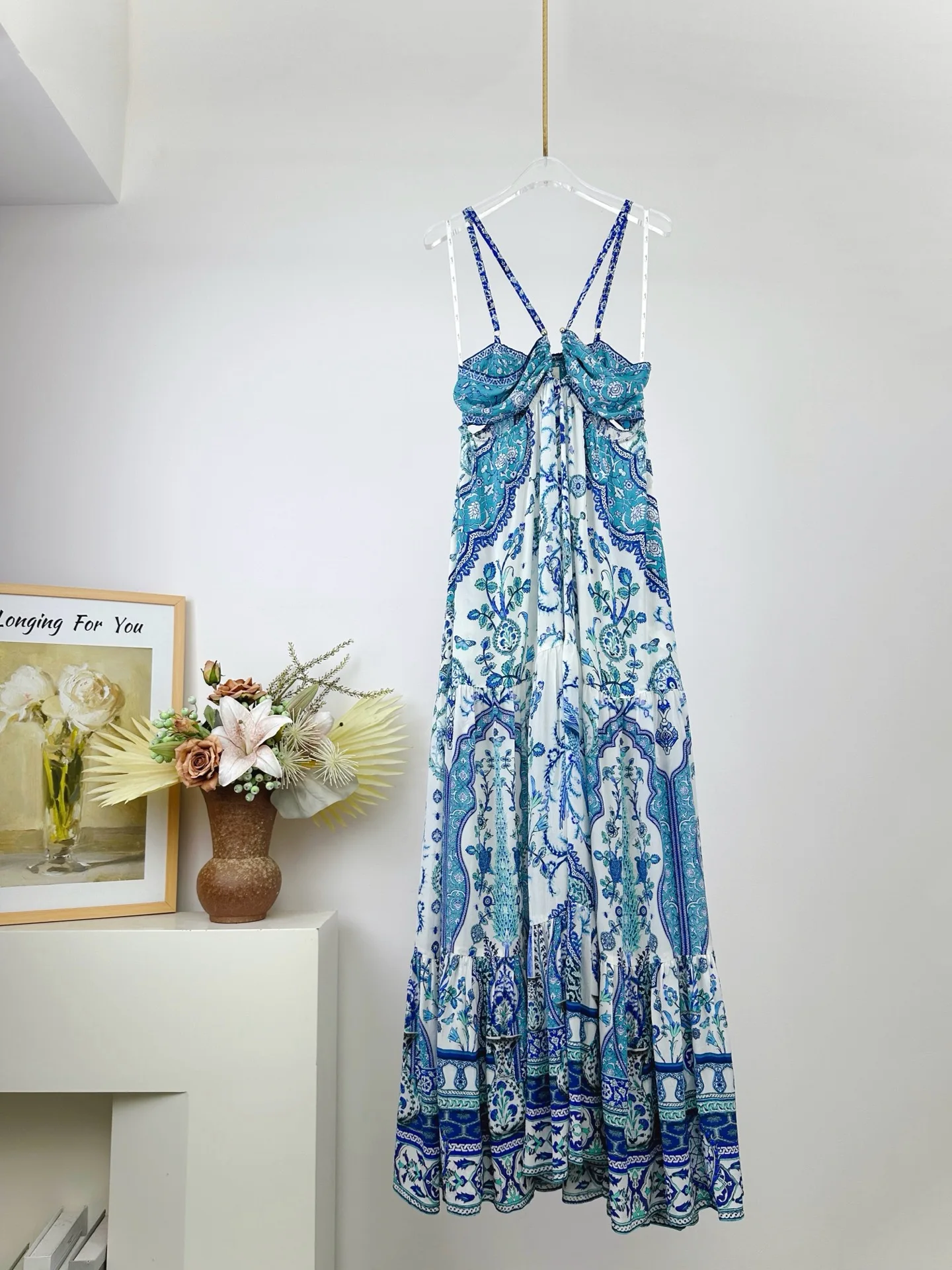 여성 섹시 스트랩리스 블루 플라워 프린트 크리스탈 비즈 장식 컷아웃 허리 홀리데이 웨어 맥시 롱 100% 실크 드레스