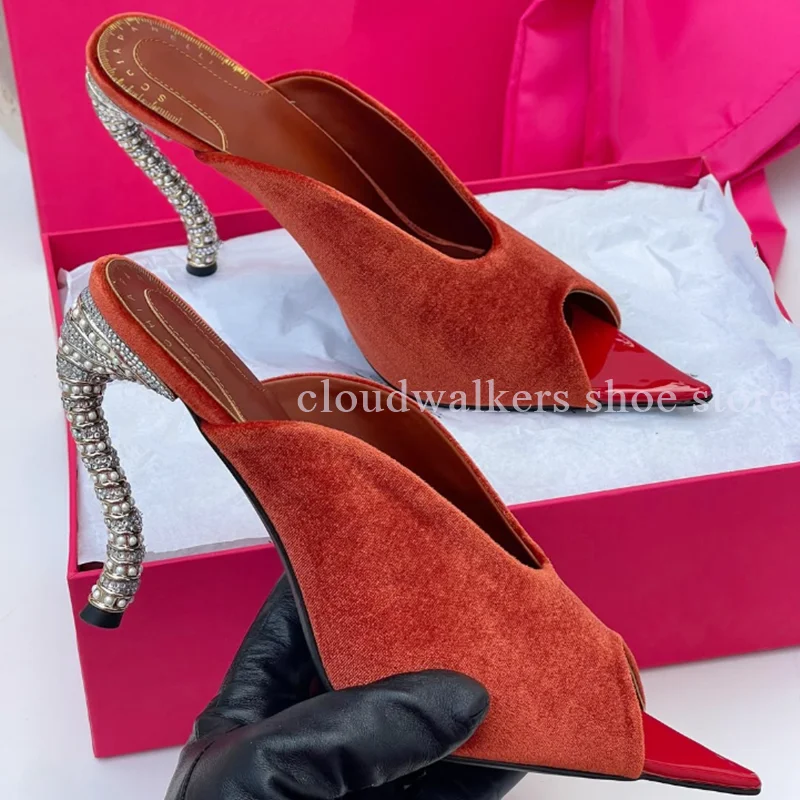 

Сексуальные красные бархатные женские тапочки с острым носком, новые модные блестящие тапочки с рваными бриллиантами в странном стиле на каблуке для подиума, вечерние тапочки для цыпочек