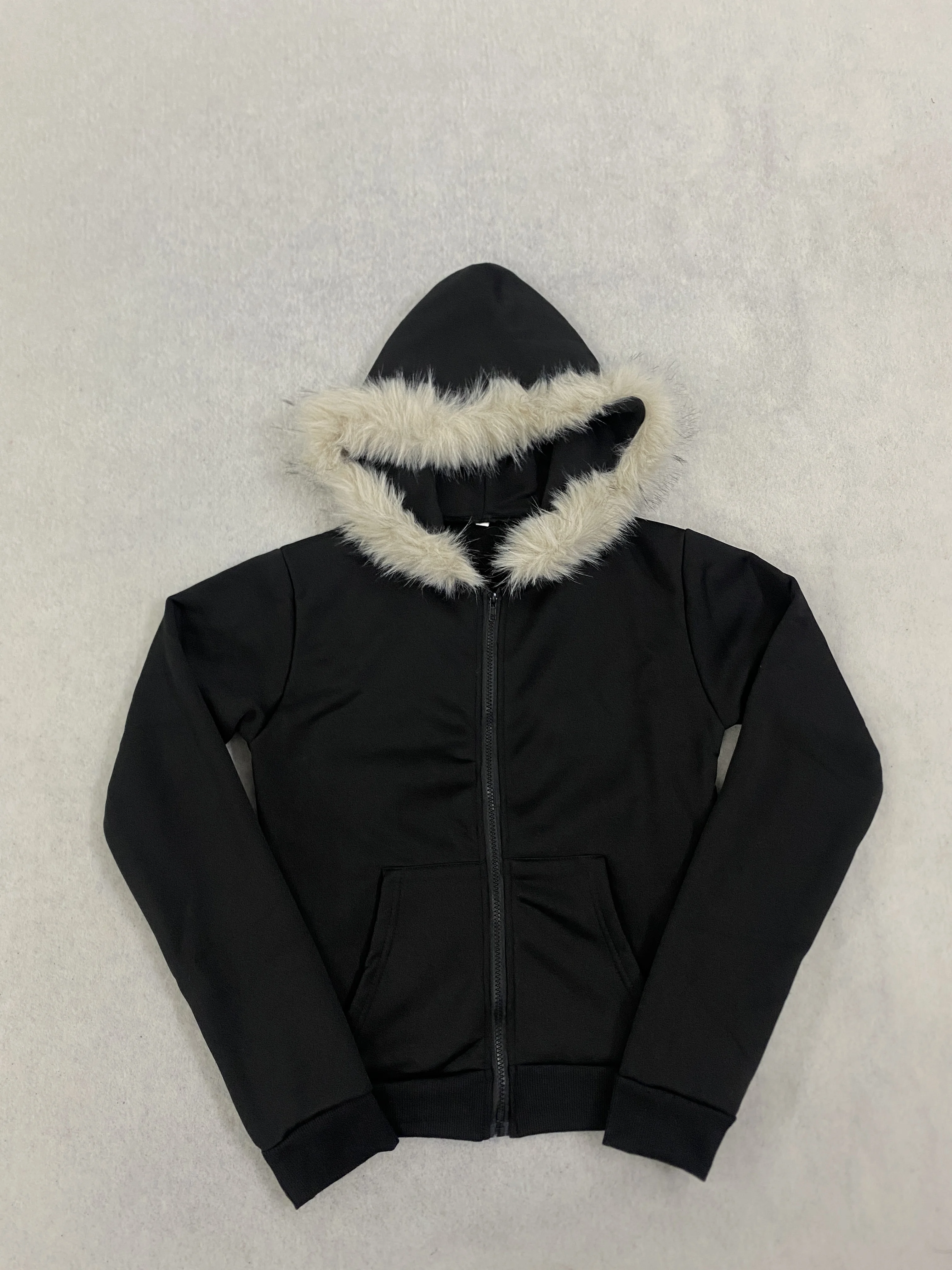 Herbst-/Wintermode, lässiger Damen-Hoodie, mit Pelzkragen, schlichte Farbe, Y2K-Retro-Design, kurzer, figurbetonter Hoodie im High-Street-Stil für einen trendigen Look. – Detail 4