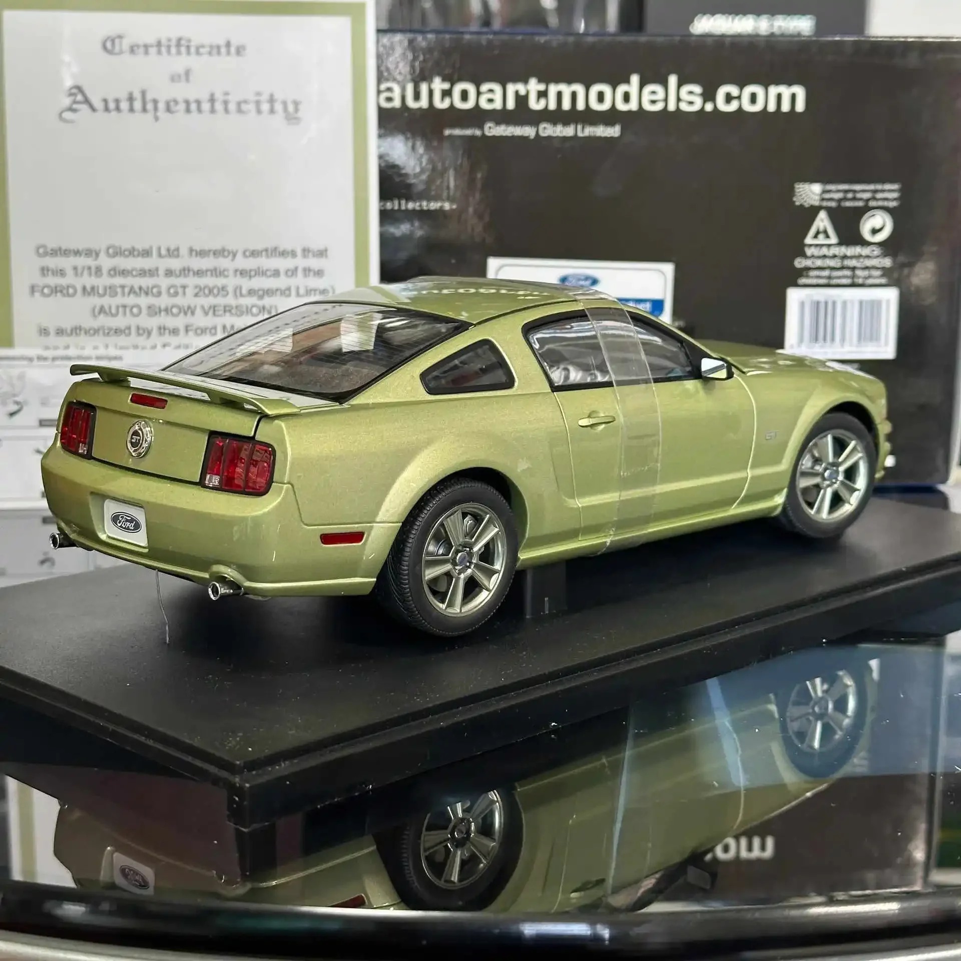 Autoart 1:18 Mustang GT 2005 Alloy Fully Open Simulation Limited Edition Alloy Metal Static Car Model Toy Gift