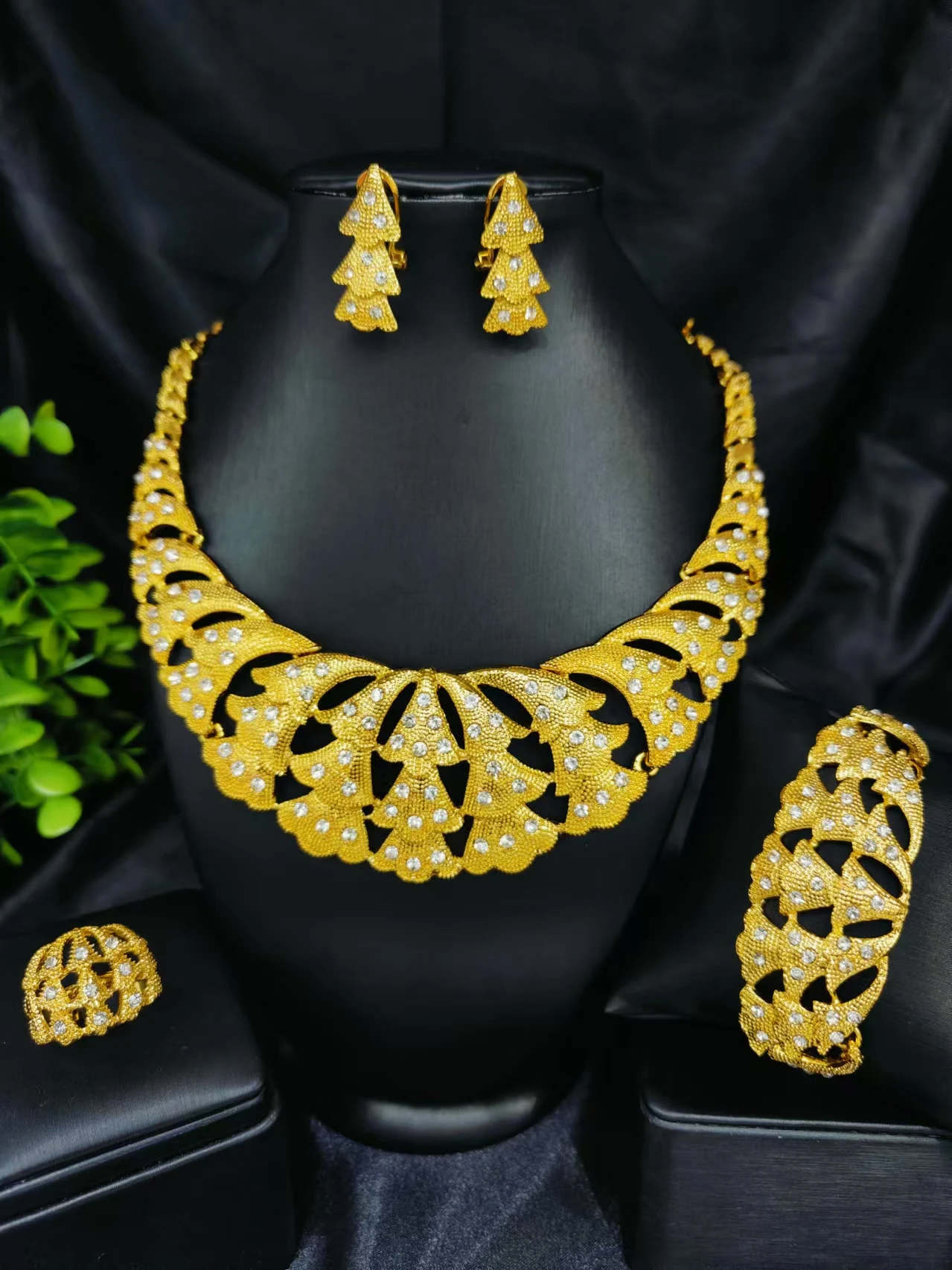 

Indian 24K Gold Color Necklace Set For Women Party Bridal Wedding Ethiopian Luxury Dubai Jewelry Wholesale New Gifts