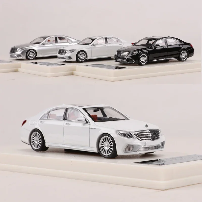 1/64 Mercedes-Benz S65 AMG W222 alloy simulation model, children's collection of decorative toys, holiday gifts for children.