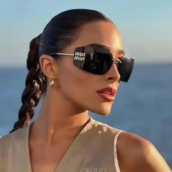 DYTYMJ occhiali da sole quadrati senza montatura moda donna occhiali da sole con montatura grande lettere in lega retrò Punk Gafas De Sol Vintage Para Mujer