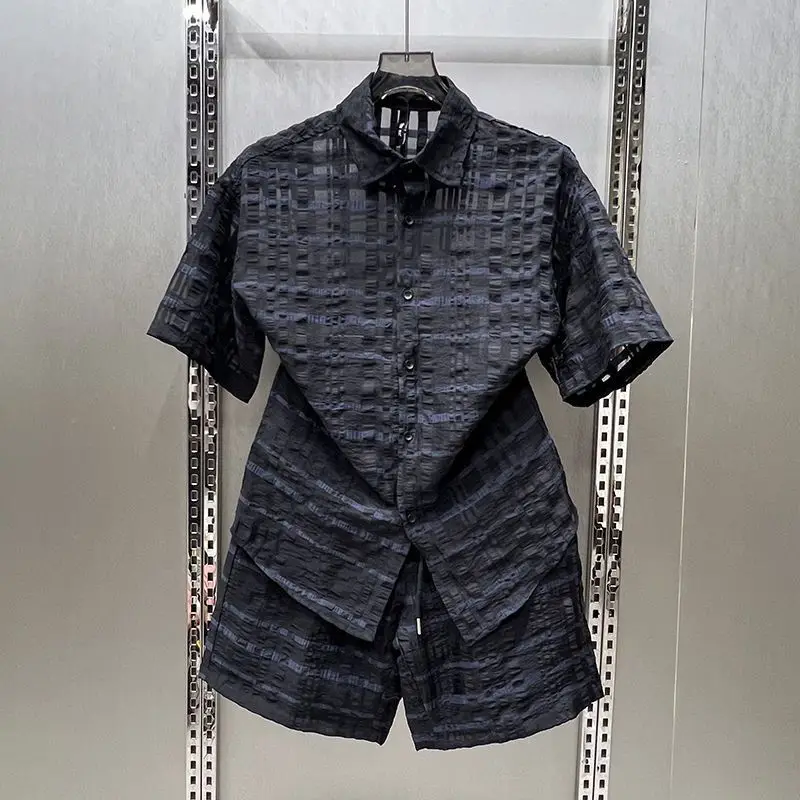 Conjunto de dos piezas a cuadros plisado vintage coreano para hombre, camisa fina de verano y pantalones cortos casuales con cintura elástica