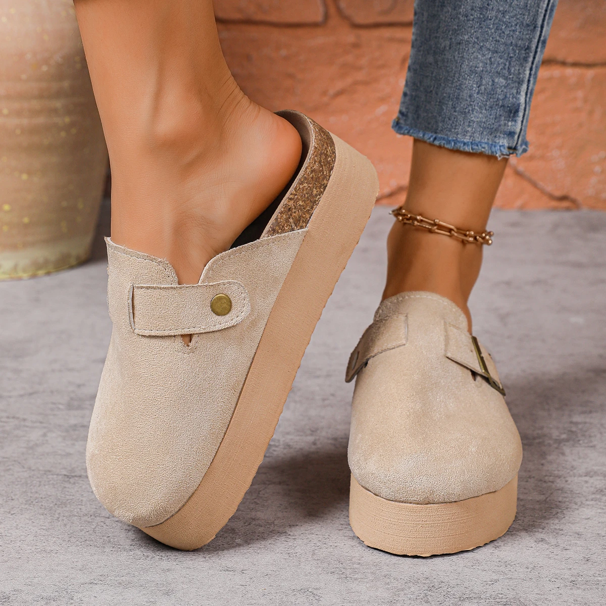 Zapatos de casa de suela blanda, zuecos de gamuza, sandalias de primavera y otoño, zapatos de mujer de moda Retro, zapatos de suela gruesa de Color sólido con talón descubierto