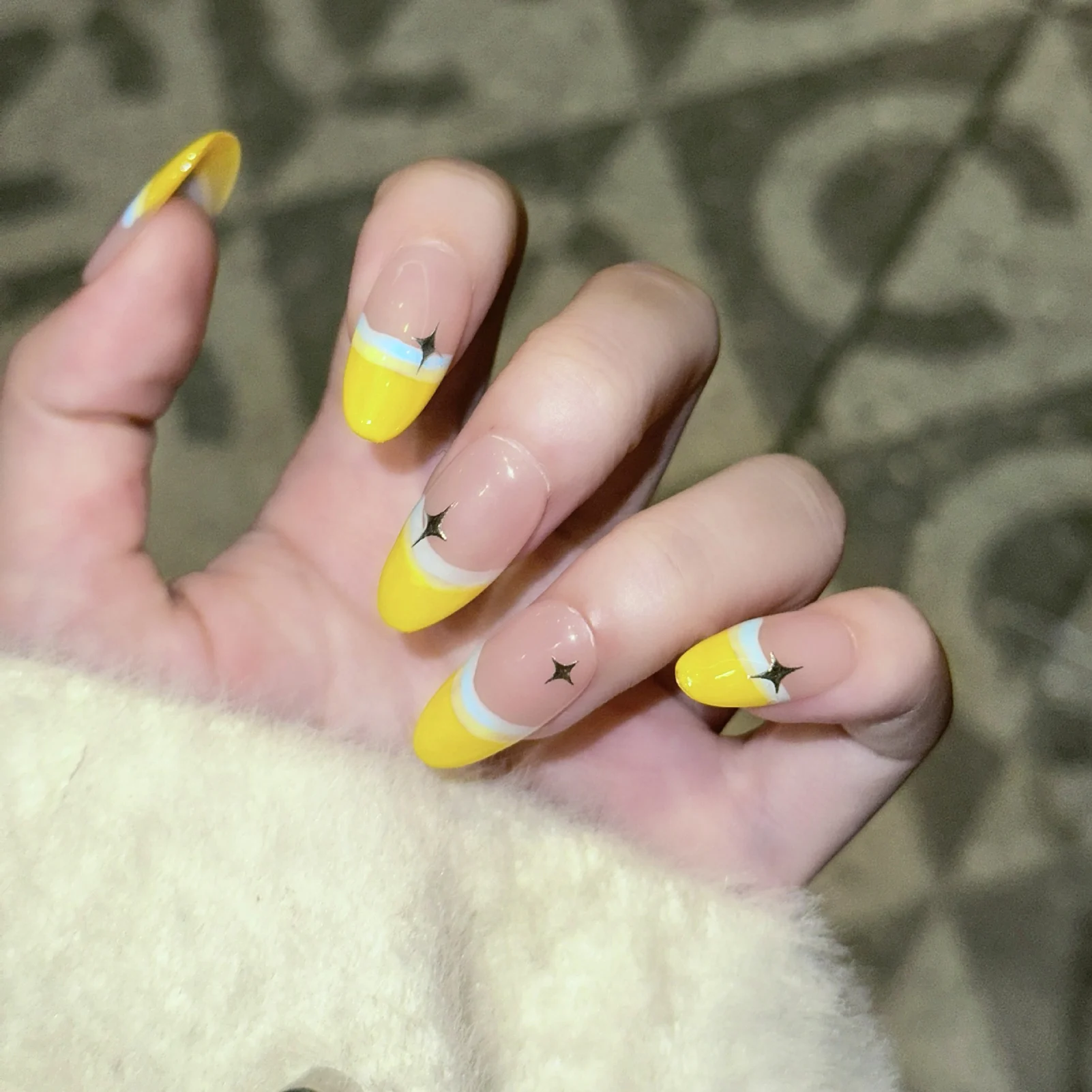 

10Pcs Handmade Press On Nails, Yellow French Tips Fake Nails Star Printed, Medium Oval Shaped Acrylic False Nails for Women