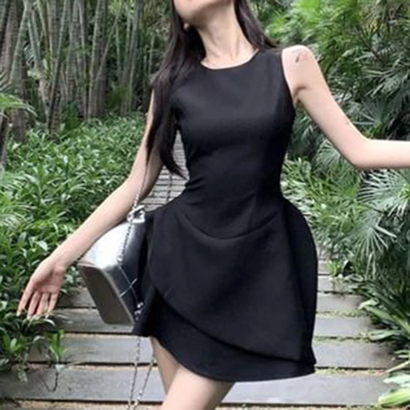 

Irregular cut sleeveless dress, women's design feels slimming with a waistband, A-line short skirt, spring/summer 2024