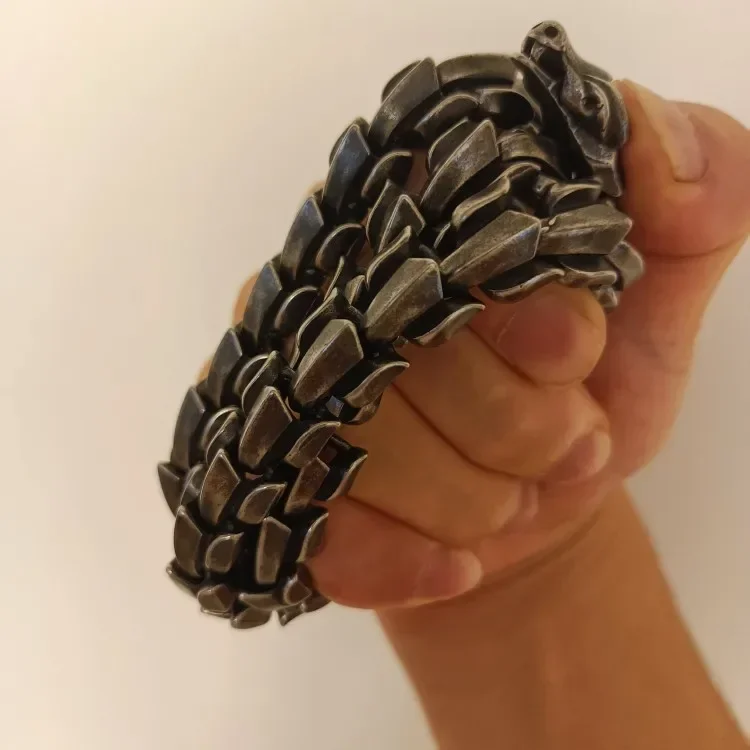 NEW Outdoor EDC Portable Metal Bracelet Keel Whip Self Defense Whip Emergency Survival Waist Chain Tools view 2