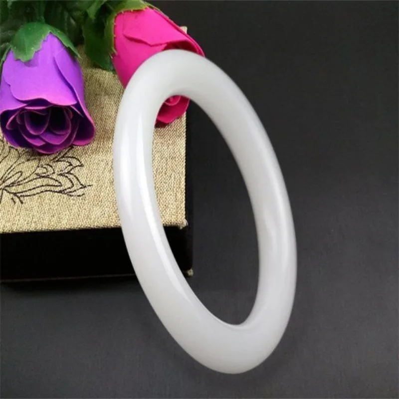 Golden silk jade bracelet, round bar bracelet is delicate and oily, classic and fashionable.