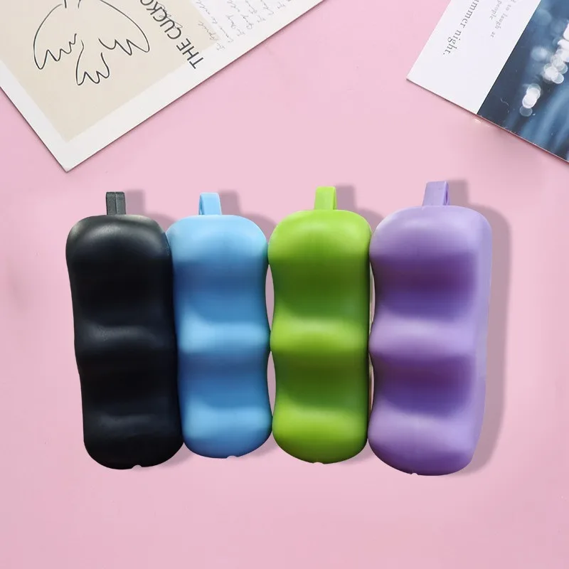 Silicone Dog Treat Pouch Portable Walking Bag Dog Treat Bag Silicone Waterproof Training Pet Puppy Bag Snack Treat Food Holder