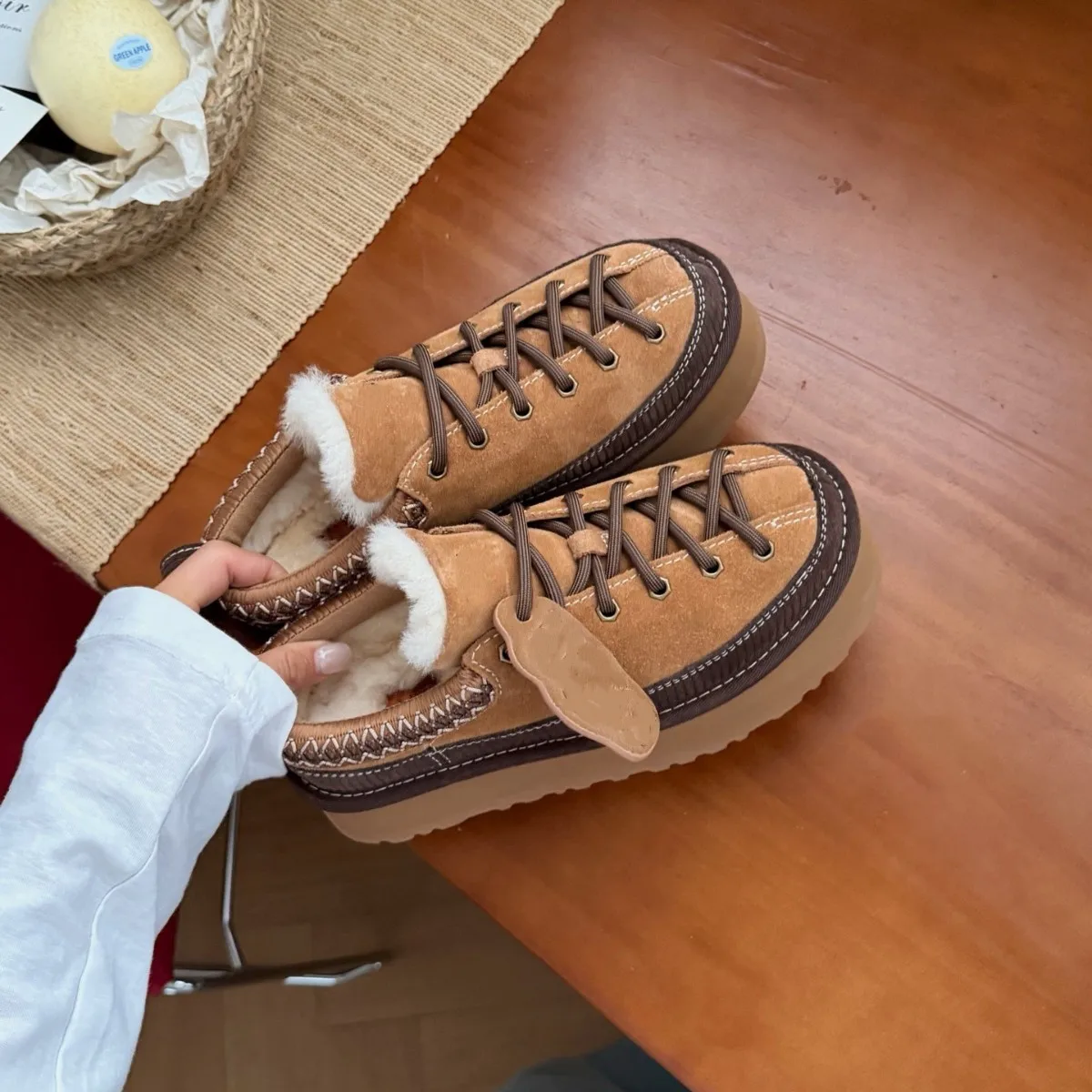 Real cowhide and wool 2026 autumn and winter new thick soled snow boots, women's lace up cookies, fashionable and warm