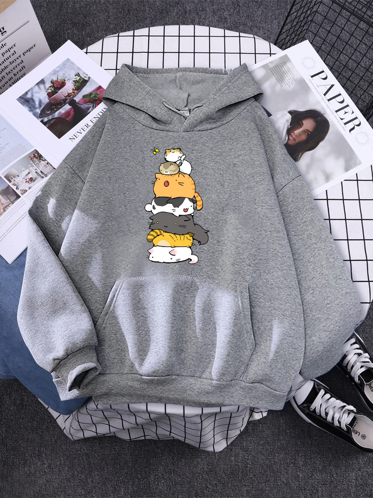 Cats Fold High To Catch A Butterfly Pattern Hoodie New Pocket Streetwear Harajuku Crewneck Hoody Fashion Fleece Woman Clothing