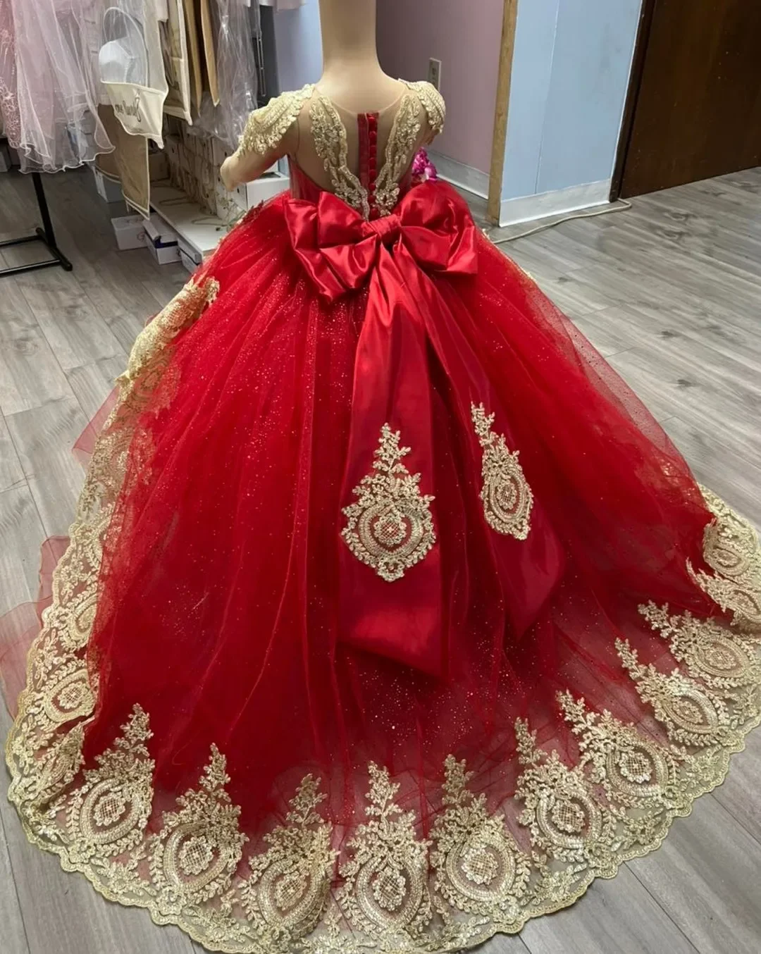 レッドフラワーガールドレス 結婚式用 ゴールドアップリケ 特別な日のドレス 子供用 長袖 誕生日パーティー ダンスボールガウン