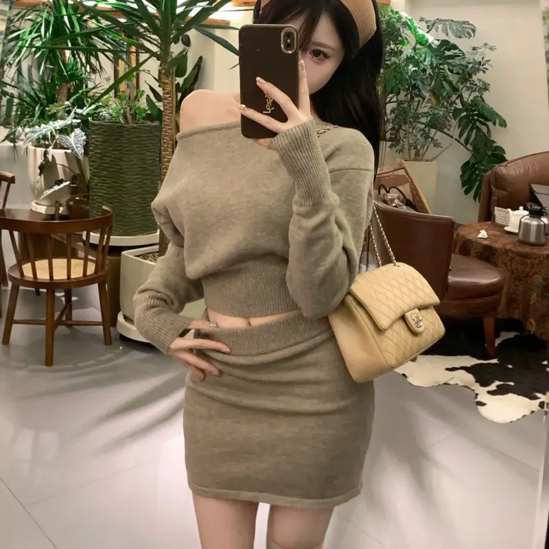 

Two-Piece Set Slant Collar, Off-Shoulder Waist-Cinching Sweater Sweater Hip-Covering Short Skirt New Winter Hot Girl Suit Women