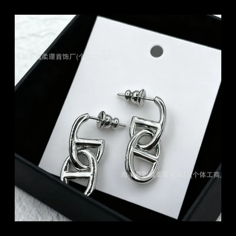 

Новая простая корейская версия серег-гвоздиков H, высококачественный модный темперамент, средние и длинные серьги-гвоздики, универсальные серьги-гвоздики