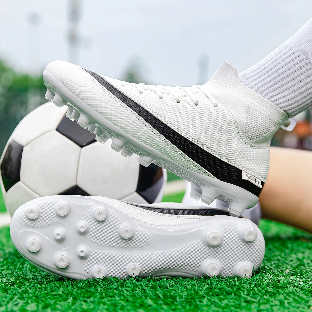 Męskie chłopięce buty do piłki nożnej TF/buty piłkarskie FG antypoślizgowe buty z trawą trampki sportowe męskie na zewnątrz wysoko Top sportowe obuwie piłkarskie