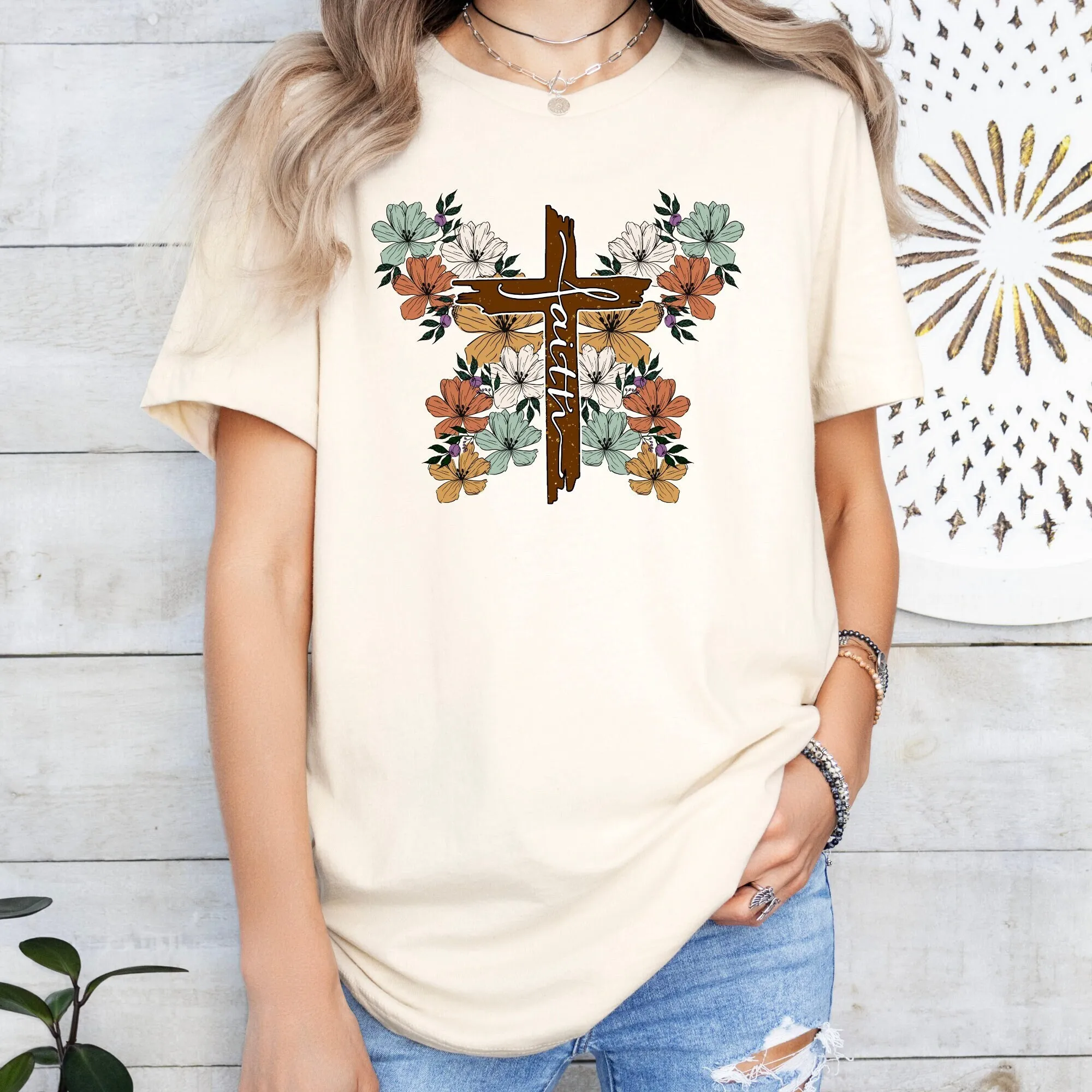 

Футболка Faith Cross Christian Women Love and Grace Christmas Retro
