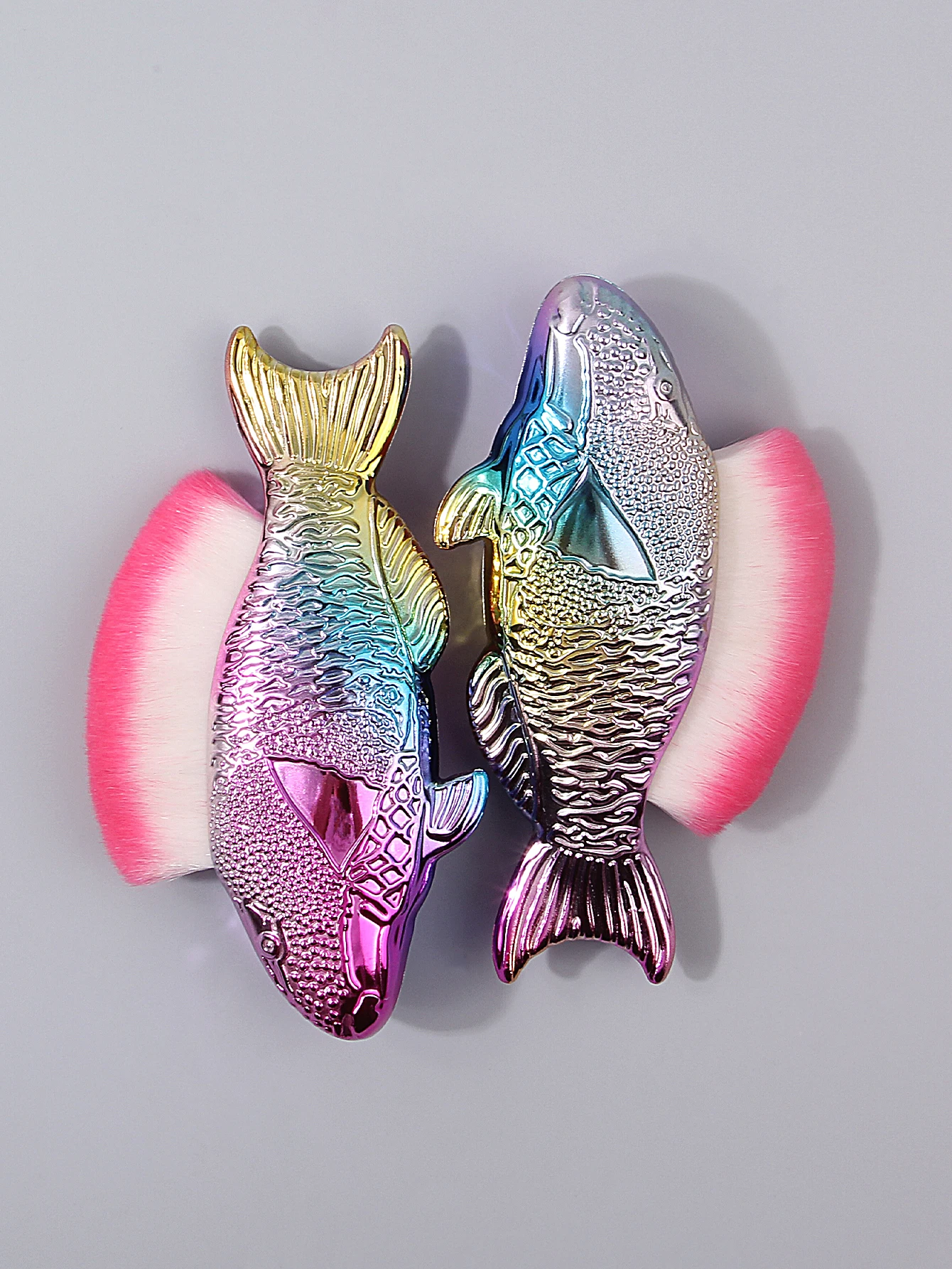 2PCS Colorful Electroplated fish-shaped makeup brush, Soft Bristle Foundation Brush, Loose Powder Blush Brush (Random color)
