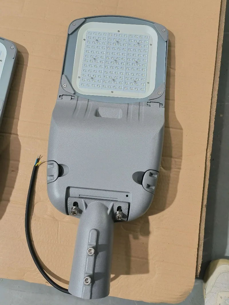 Exclusive Offers Light Emitting Diode Street IP68 IK10 Photovoltaic Cell Motion Sensor Intelligent Outdoor Road