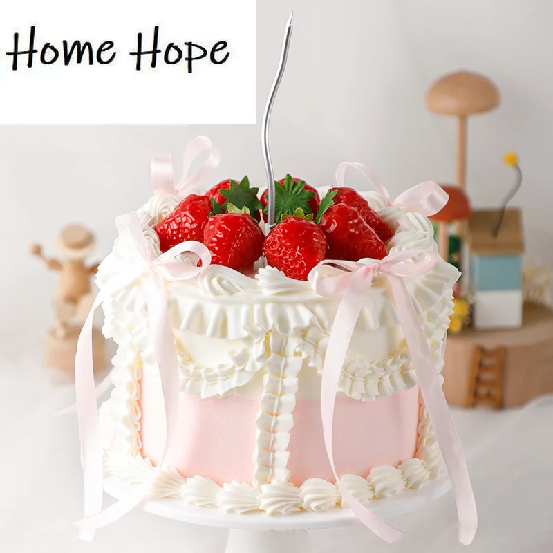 modele-de-gateau-creme-de-fraise-simulee-plastique-faux-accessoires-de-decoration-de-gateau-d'anniversaire-avec-nœud-papillon-echantillons-d'affichage-de-fenetre