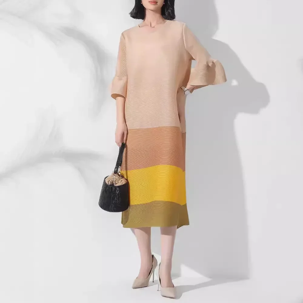 2024 Spring Autumn New Color Matching Pleated Dress Loose Elegant Color Matching Crew-neck Horn Sleeve Long Dresses for Women