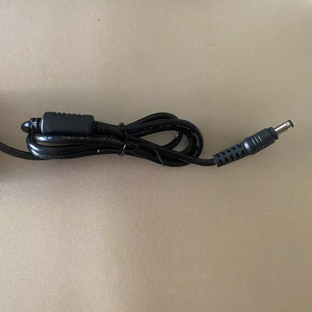 Alimentatore DC 12V con cavo sdoppiatore da 1 a 8 Adattatore di alimentazione DC12V 10A per fotocamere LED