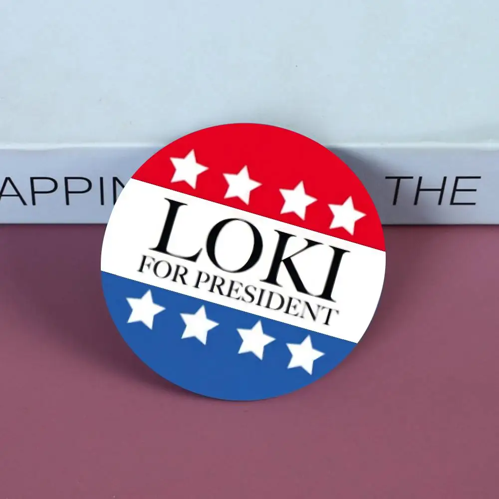 لوكي للرئيس شارات أنيمي شارة ليزر مستديرة الكرتون بروش الملابس حقيبة الظهر الملحقات التلبيب