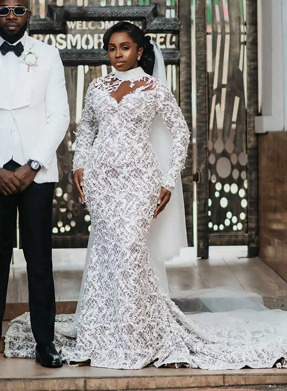 فساتين زفاف حورية البحر الحديثة مع الدانتيل Paillette الأزهار يزين فستان زفاف مربع سويب تراين فيستدوس دي نوفيا مخصص