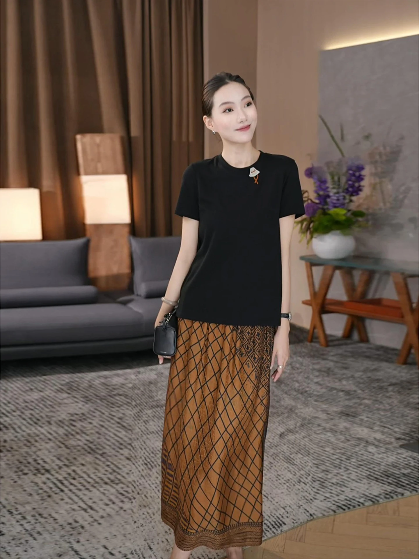 

Простая вышитая футболка с коротким рукавом и круглым вырезом, повседневная, свободного кроя, летняя новинка, классическая базовая женская футболка