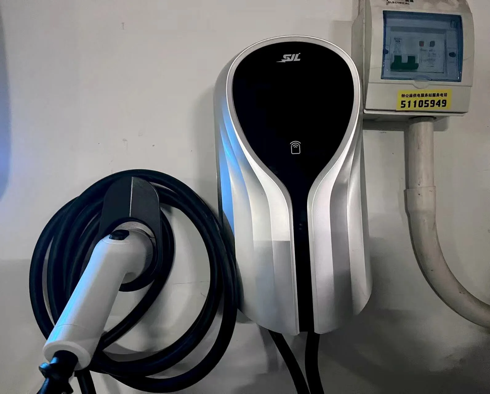 Type2  AC EV Wallbox Charger  LED Indicator Light LCD Screen Swipe Start 7KW -11KW- 22KW WiFi  APP 4G OCPP - view 3