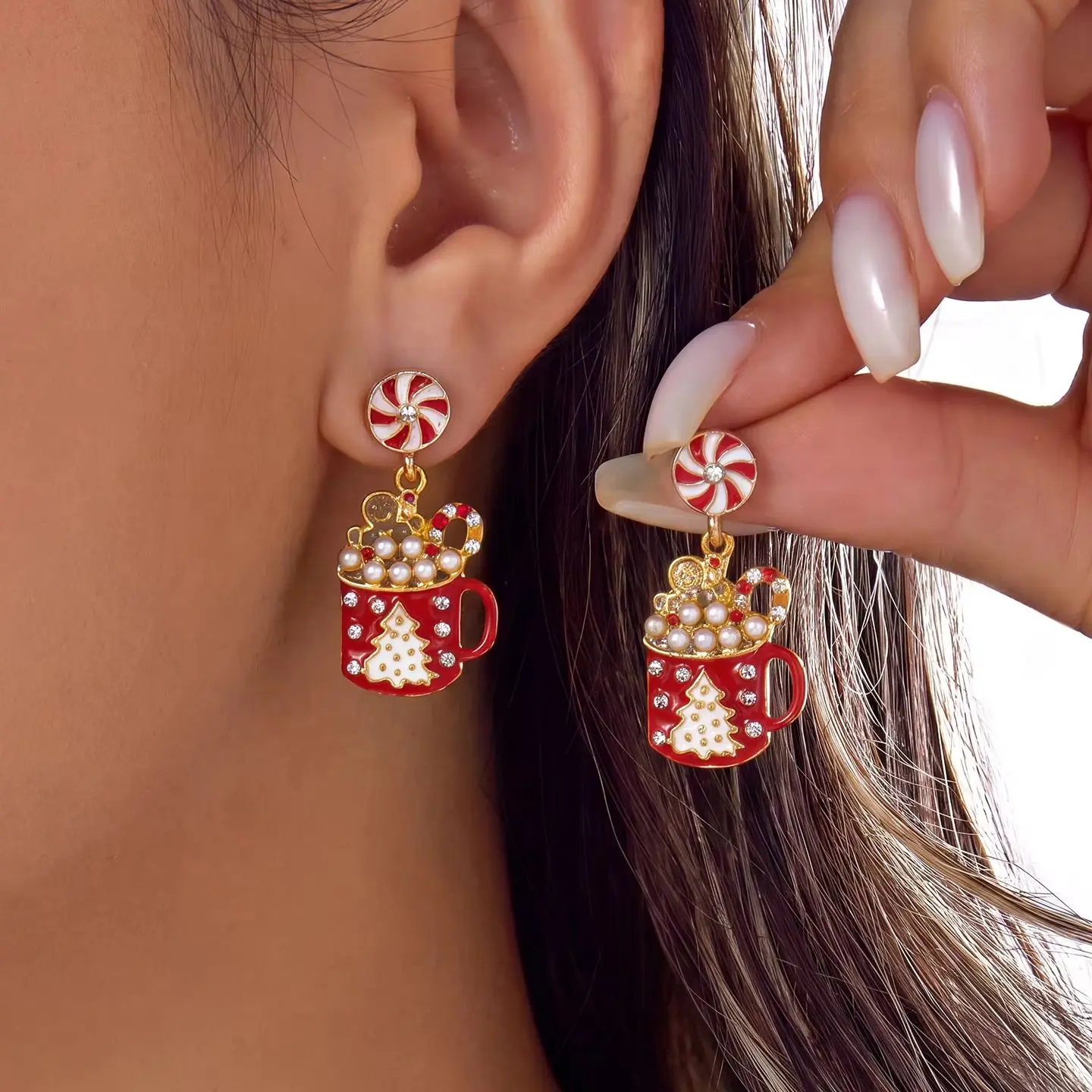 Weihnachtliche rote Emaille-Ohrringe für Frauen mit Zirkon-Einlage, Imitationsperlen, Weihnachtsbaum-, Zuckerstangen- und Lebkuchenmann-Ohrringe, Schmuck.