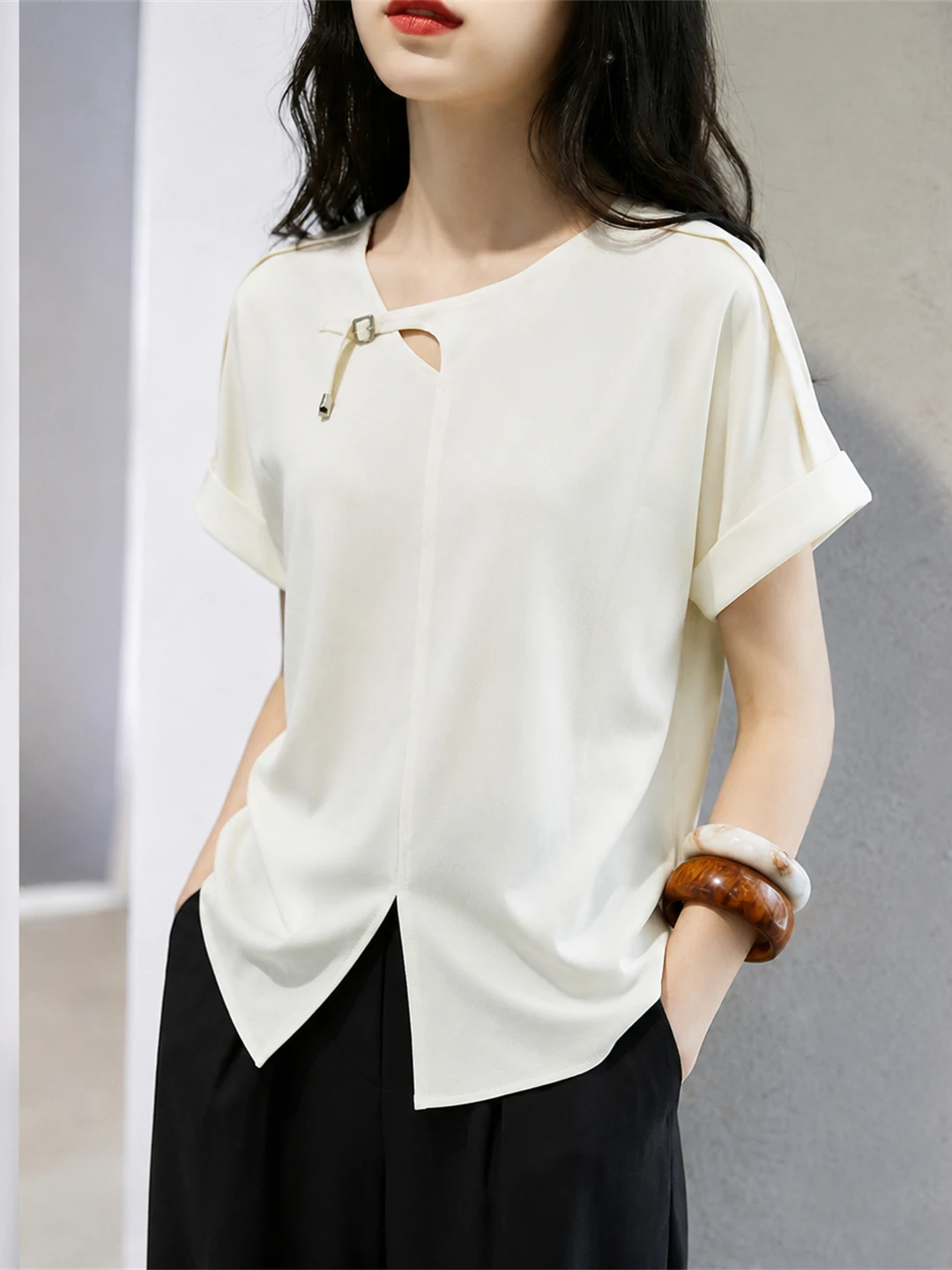 

Unique Fashionable Design Simple Casual Women's T-shirt Pure Color Summer 2026 Commute Style Short Sleeve Crew Neck Top