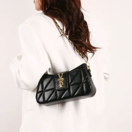 

2026 New Luxury Fashion Designer Winter Versatile Shoulder Messenger Bag High-end Niche Design Chain Underarm Bag Women