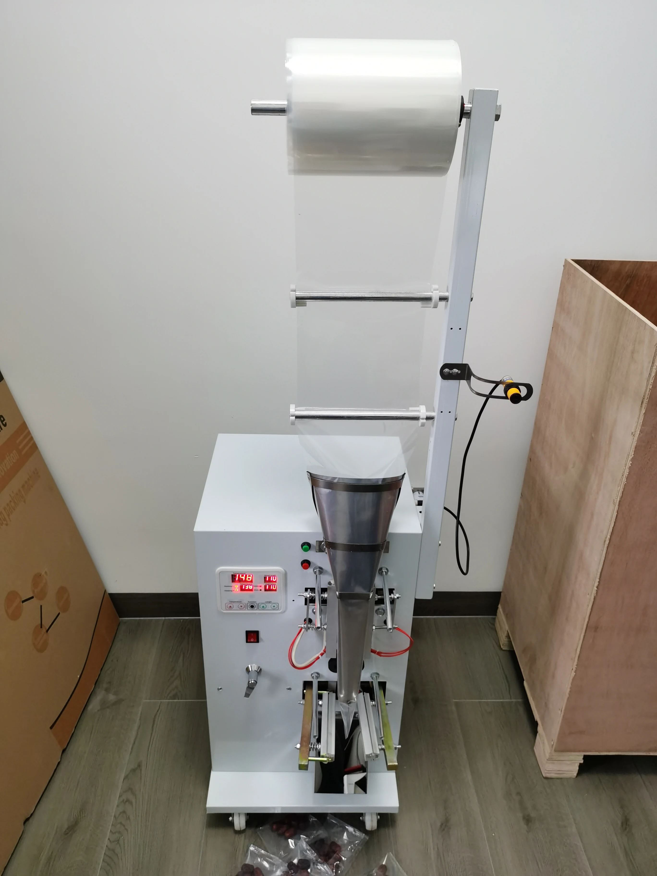 

manual feeding and packaging machine sealing machine granules food medicinal herbs tea bags Three-side sealing package machine