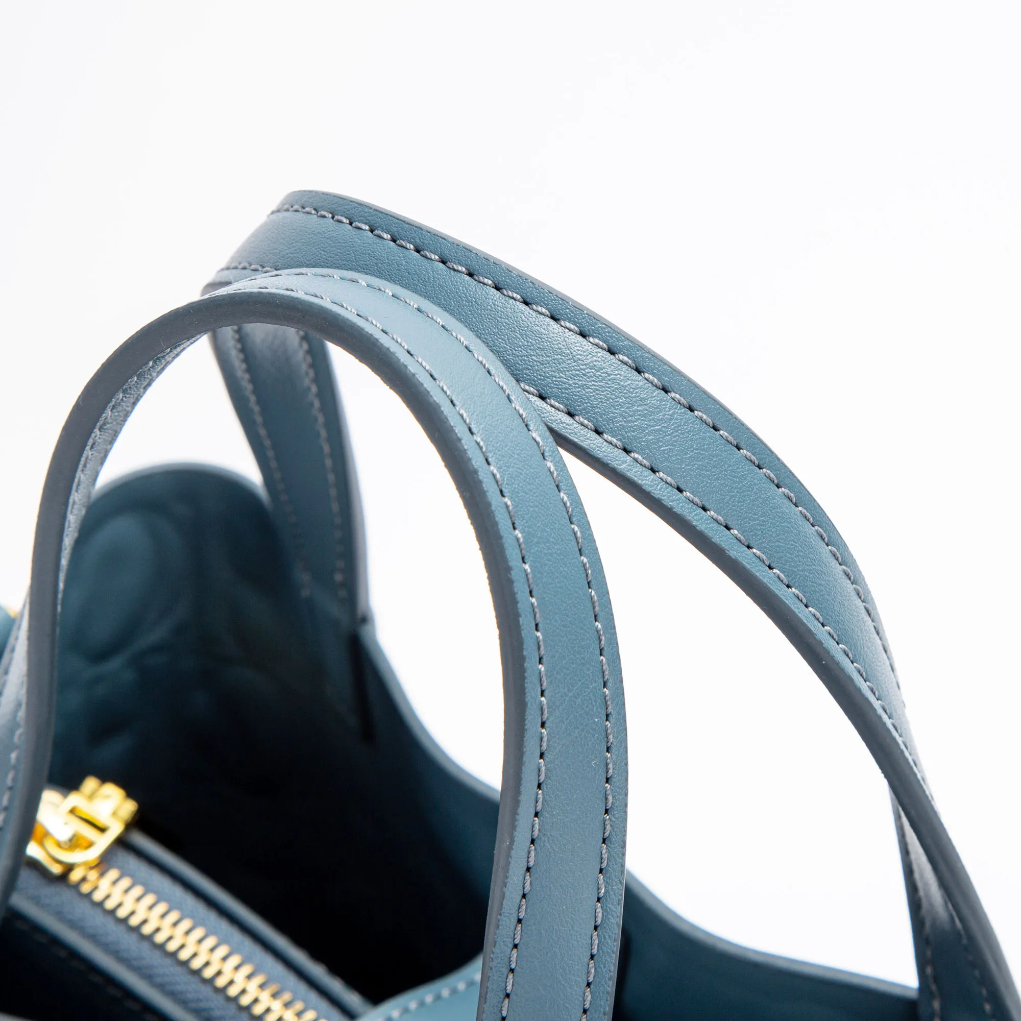 レタープリントメタルロックバックルアクセサリー絶妙で多用途な新ファッションソリッドカラーシンプルな女性のハンドバッグ