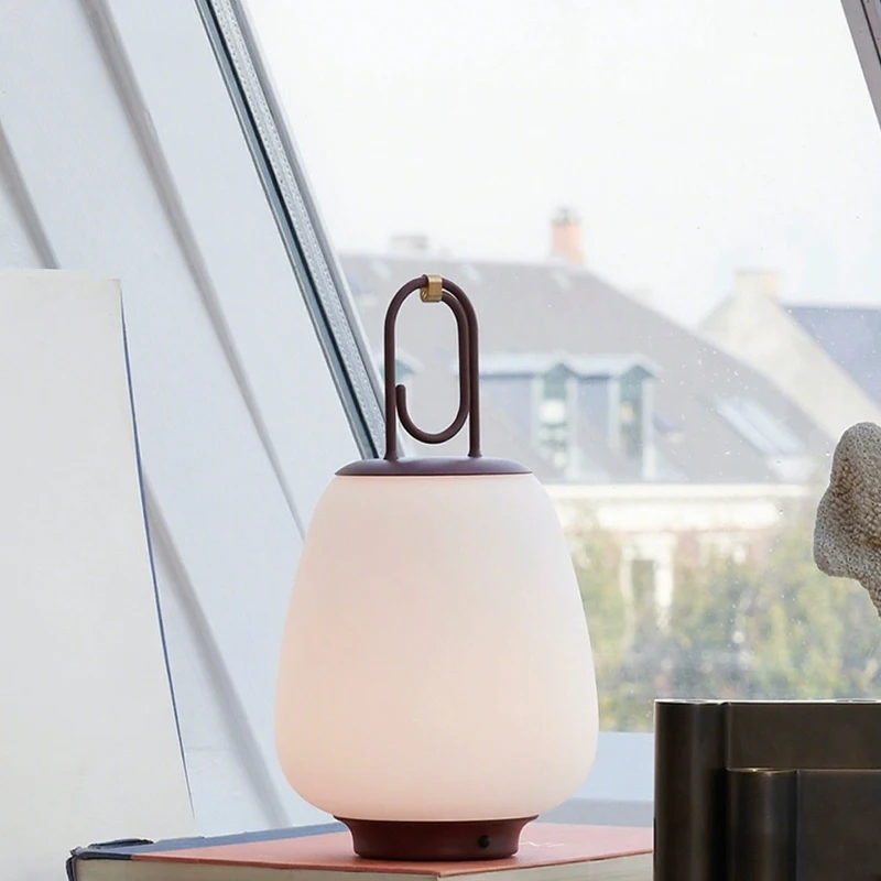 مصباح طاولة بجانب السرير للدراسة في الأماكن المغلقة، وظيفة شحن، مفتاح ضغط على زر، ضوء دافئ، تعديل ثلاثي المستويات، زجاج معدني