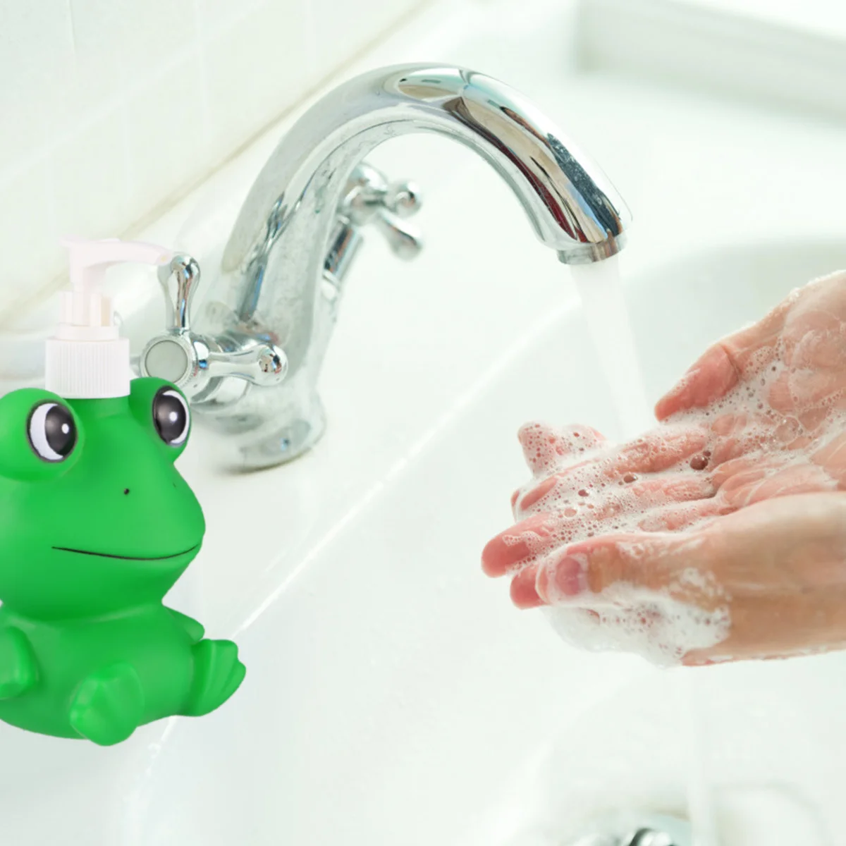 

300Ml Kids Lotion Dispenser Press Pump Refillable Child Safe Soap Bottle For Baby Body Wash Shampoo Travel Sub Bottle Boys Frog