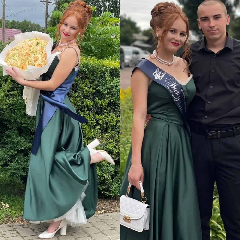 ที่กําหนดเองที่ละเอียดอ่อนสีเขียวเข้มซาตินชุดราตรีประณีต Strapless สปาเก็ตตี้พรหมชุด Court Train Homecoming Dress