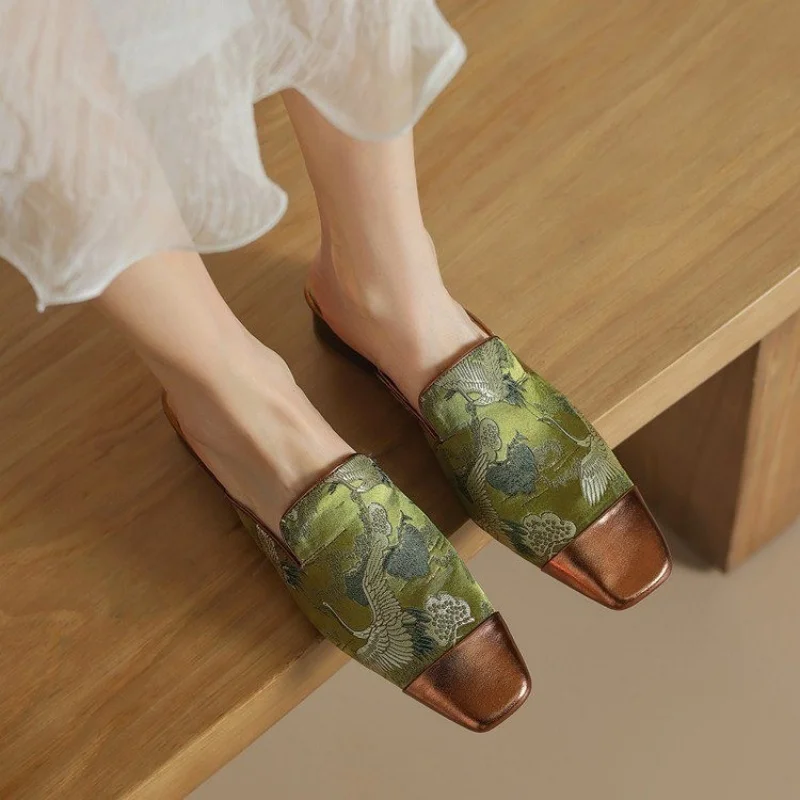 Shoes Cover Toe Mules For Women 2024 Ladies' Slippers Flower Low Luxury Slides Pointed Flat New Designer Hoof Heels