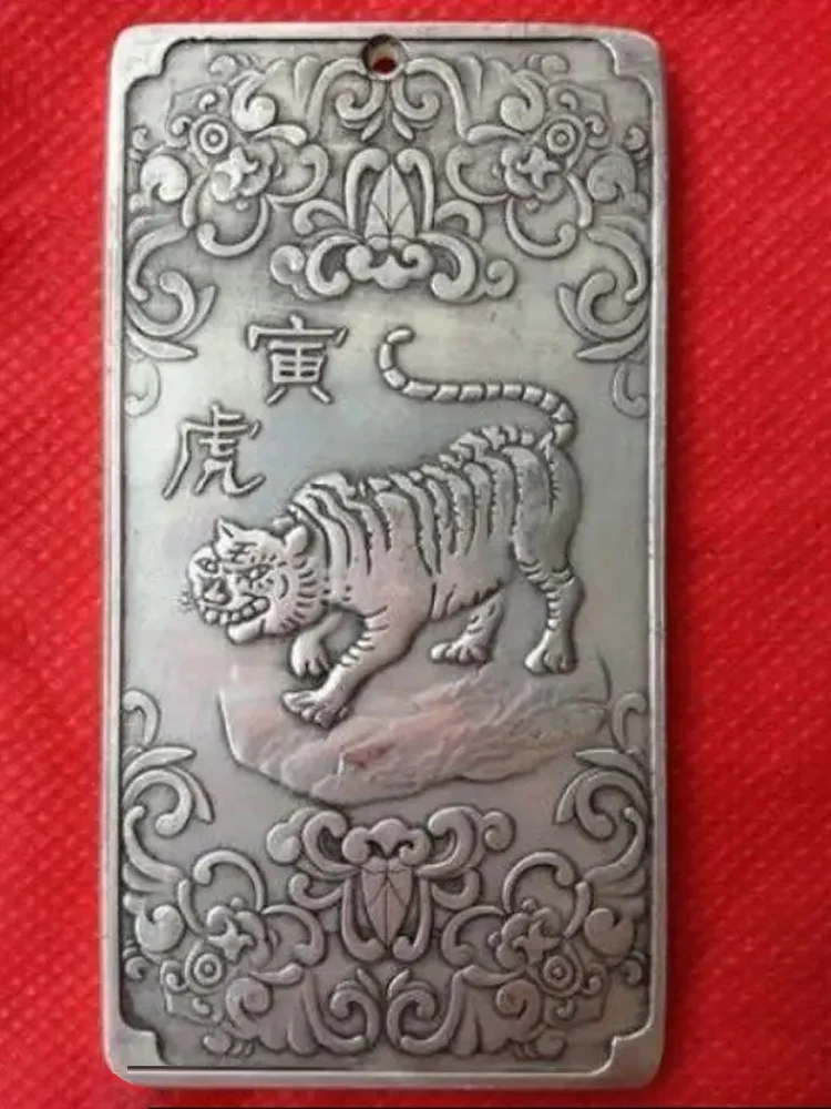 

Chinese Tibet Silver Chinese Zodiac Animal Tiger Bullion Thanka Amulet Thangka Beautiful Pendant