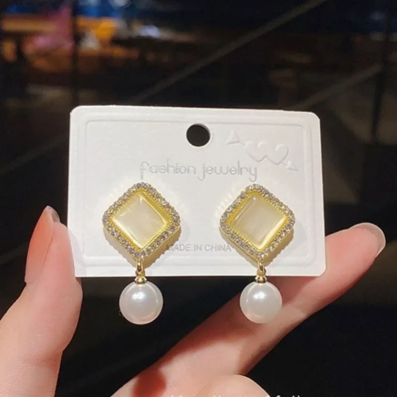 موضة أوبال كريستال ساحة المعين جولة تقليد اللؤلؤ انخفاض القرط للنساء جديد بسيط الهندسة مجوهرات صديقة هدية