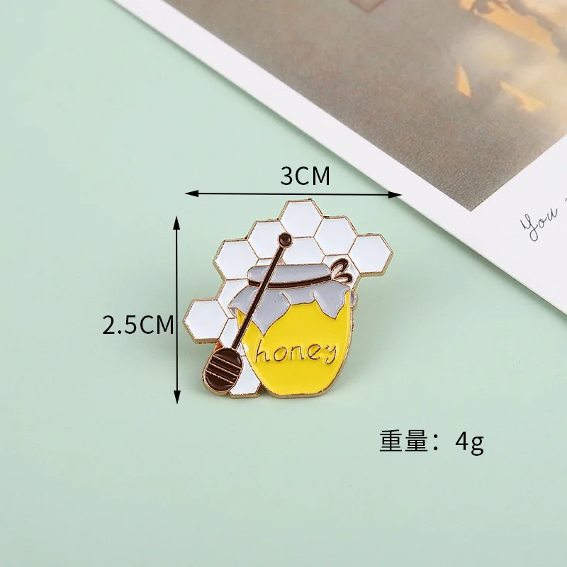 New Alloy Cute Bee Brooch Simple Cartoon Honey Pot Pin Paint Drip Oil Bag Accessories Small Badge H1386