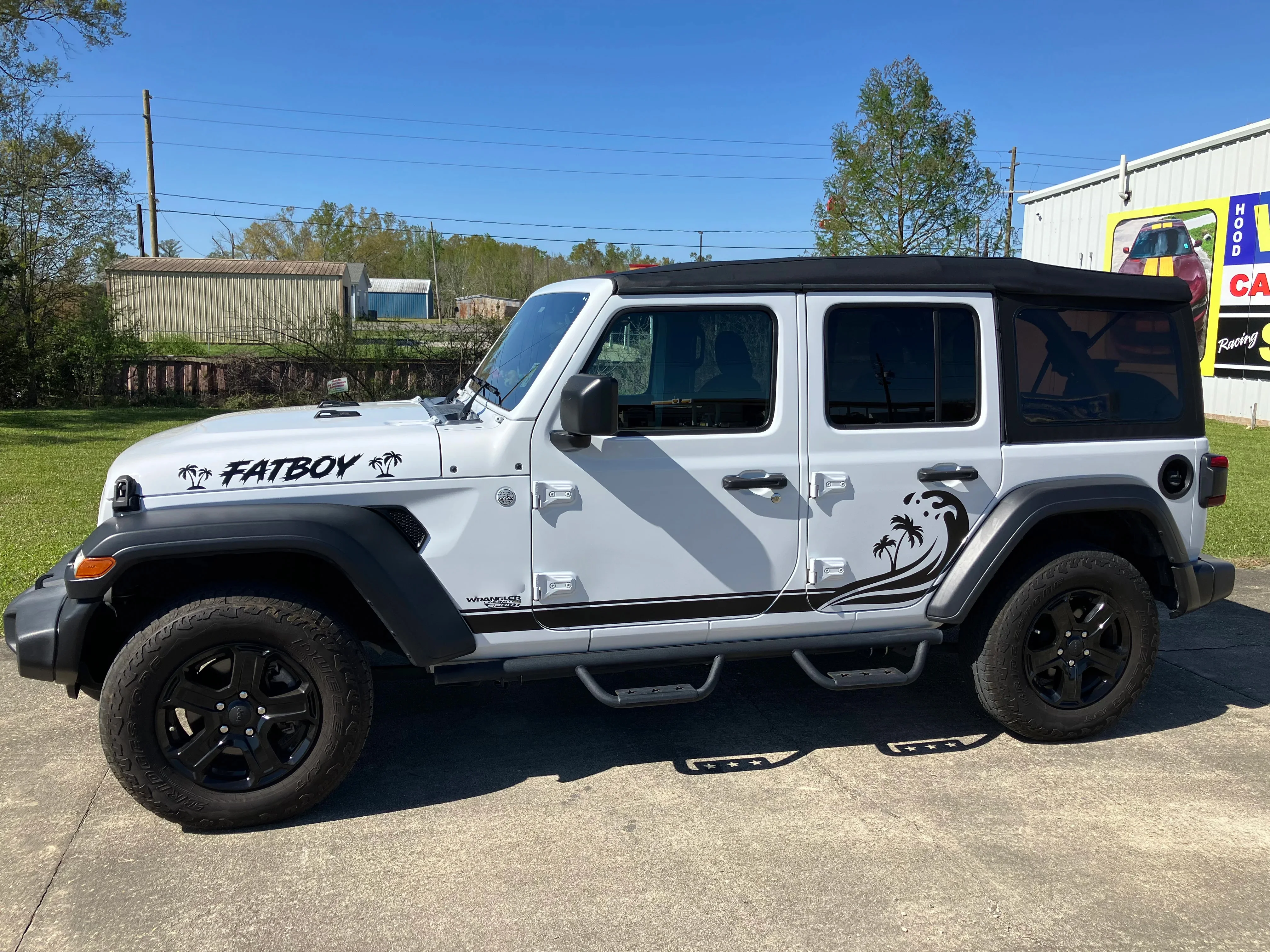 

Автомобильная наклейка на дверь с боковой графикой для Jeep Wrangler JL & Gladiator JT Sport Sahara Overland Willys, виниловая наклейка, пленка, аксессуары