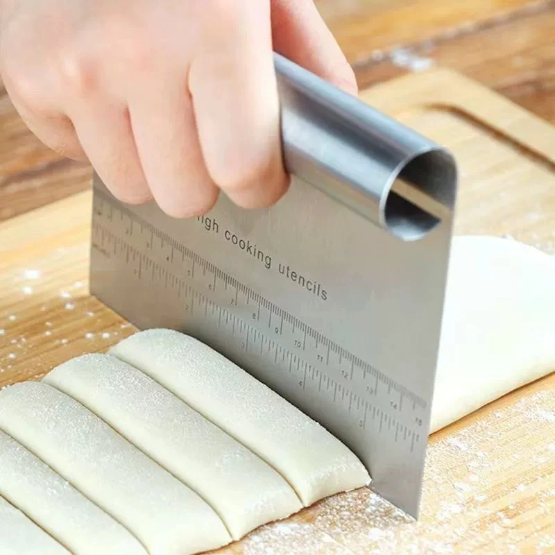Raspador de masa de acero inoxidable, cortador de Pizza, picadora con escala de medición, separador de pan y pastel multiusos, cuchillo de escala, 1 ud.