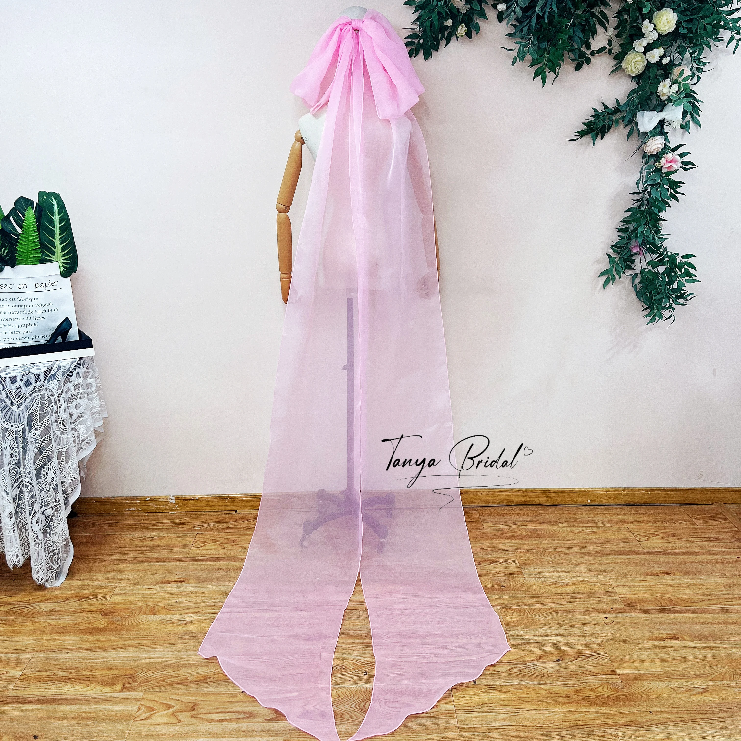 voile-de-mariee-romantique-en-organza-rose-avec-nœuds-coiffe-de-mariee-feerique-pour-fete-de-mariage-accessoire-de-tete-colore