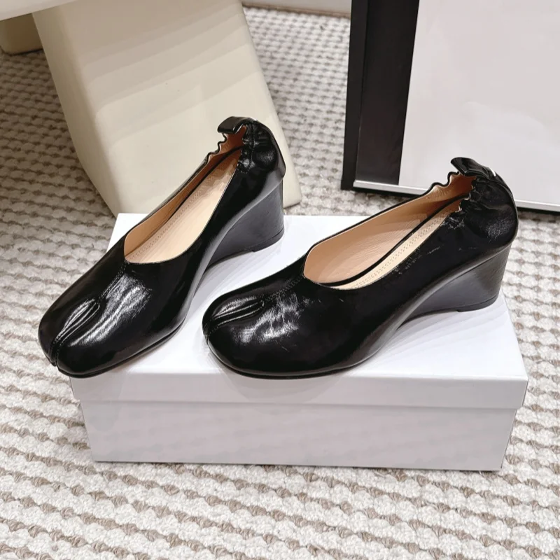 Women Handmade Tabi Split‑Toe Wedge Pumps Black Horse Leather 8cm High Heel Retro Slip‑On Commute Dress Shoes For Ladies