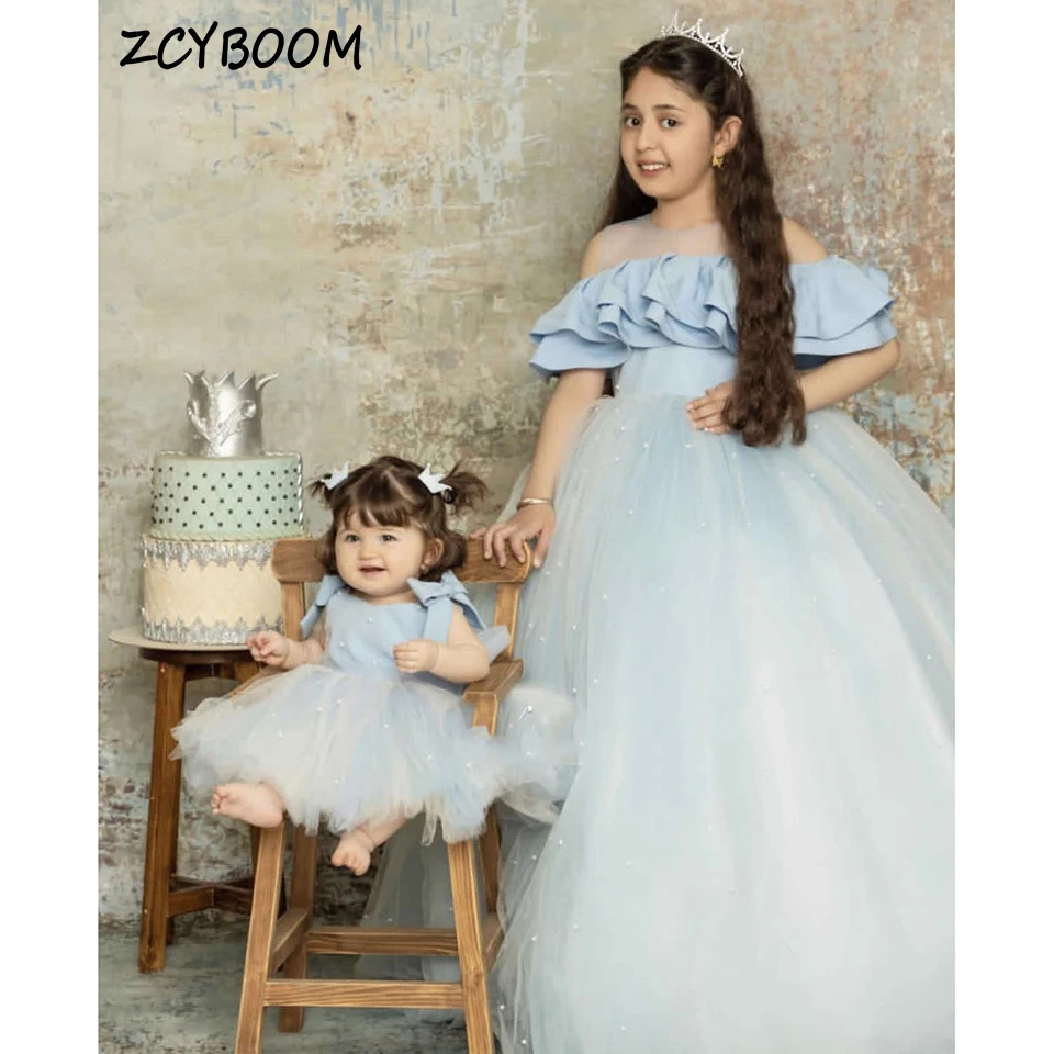 ที่กําหนดเองหรูหราน้องสาวชุดไข่มุกFlounce Offไหล่ดอกไม้สาวชุดบอลชุดTulle First Communion Gowns 2025