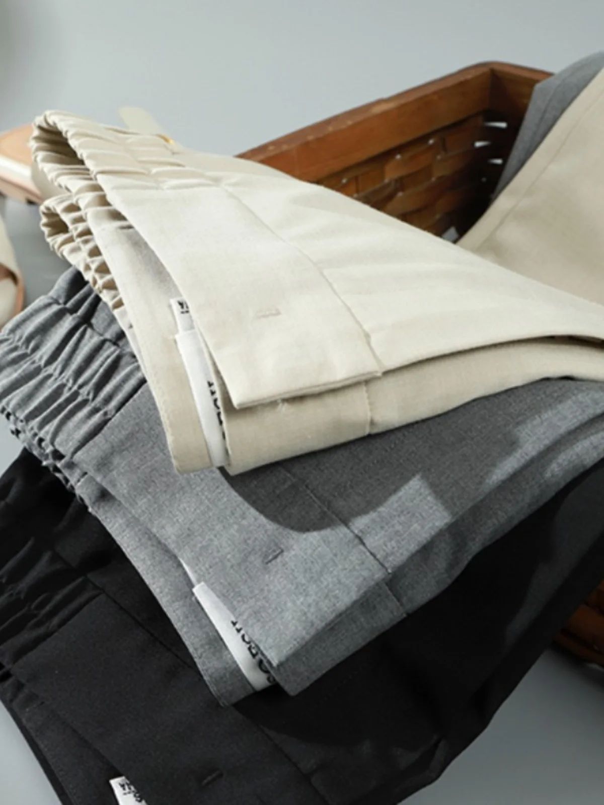 Calças de Terno Fenas Versáteis e Es, Cintura Alta, Ajuste Slim, Design Casual com Pernas Retas e Fenda, Estilo Co...